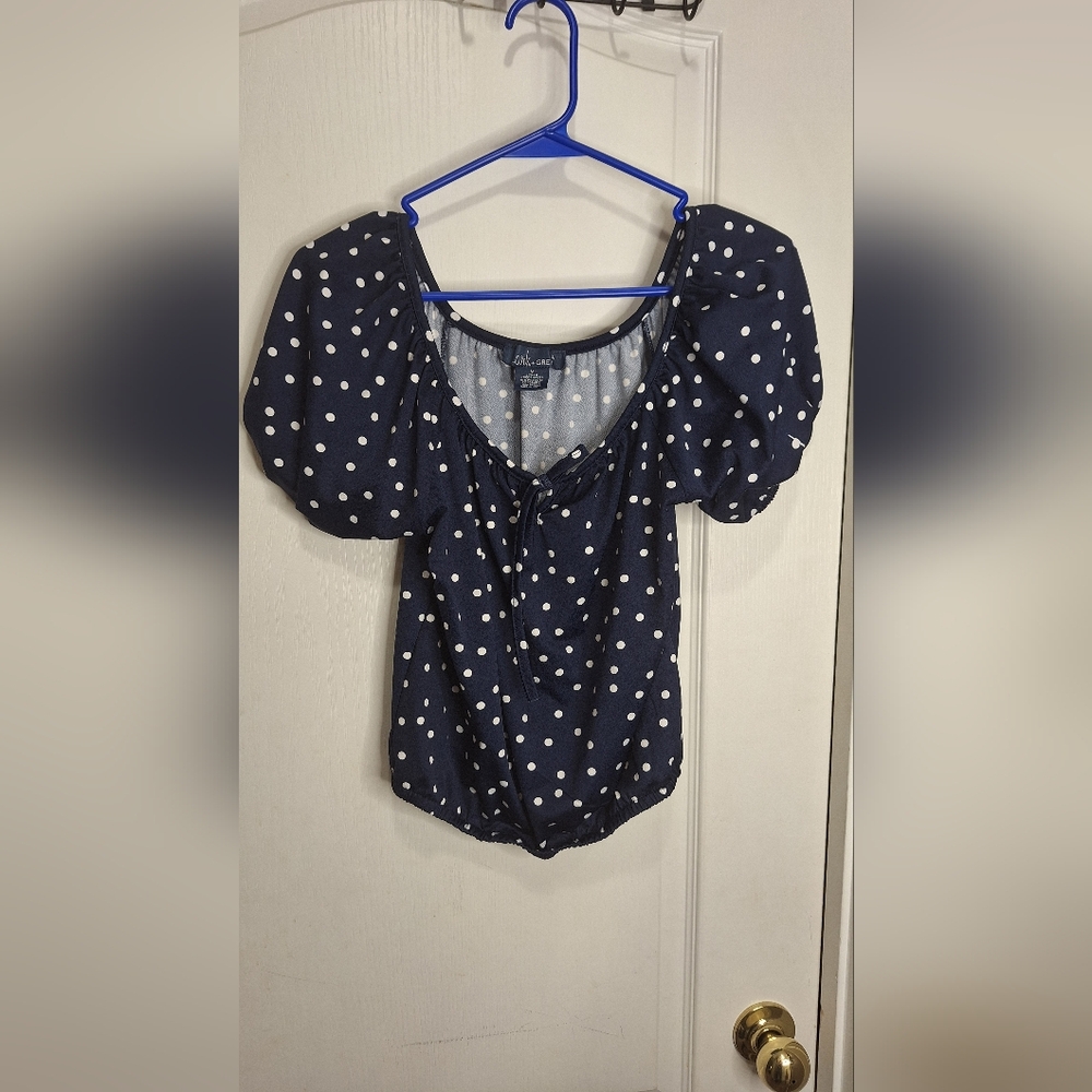 LARK + GREY / MEDIUM / WOMENS TOPS / NAVY WITH WHITE POLKA-DOTS